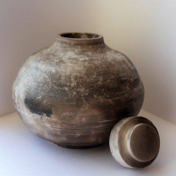 Chalky neolithic lidded