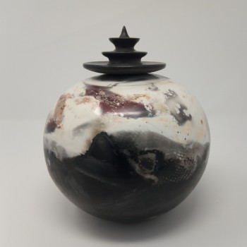 Lidded pot h.21cm