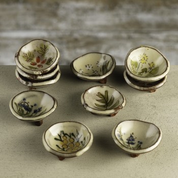 Michelle Lowe tiny pots with feet